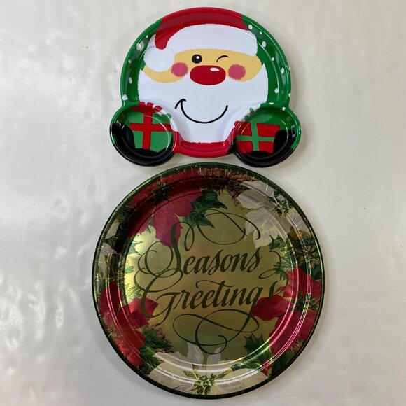 Holiday Themed Disposable Paper Plates Sectioned Santa Gifts "Seasons Greetings" - Picture 1 of 13
